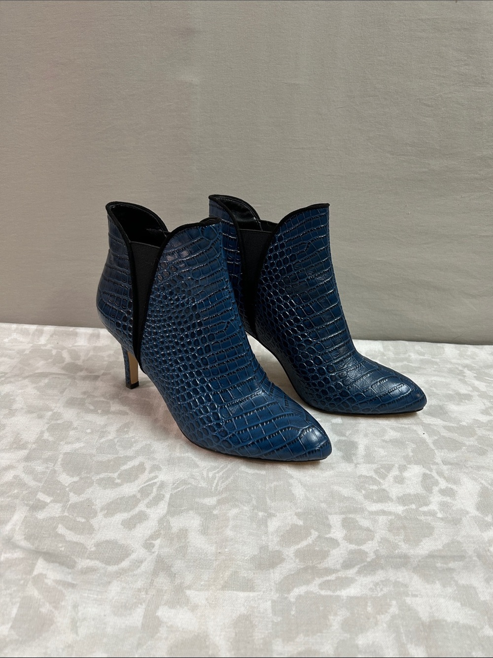 White House Black Market Faux Croc Booties sz7